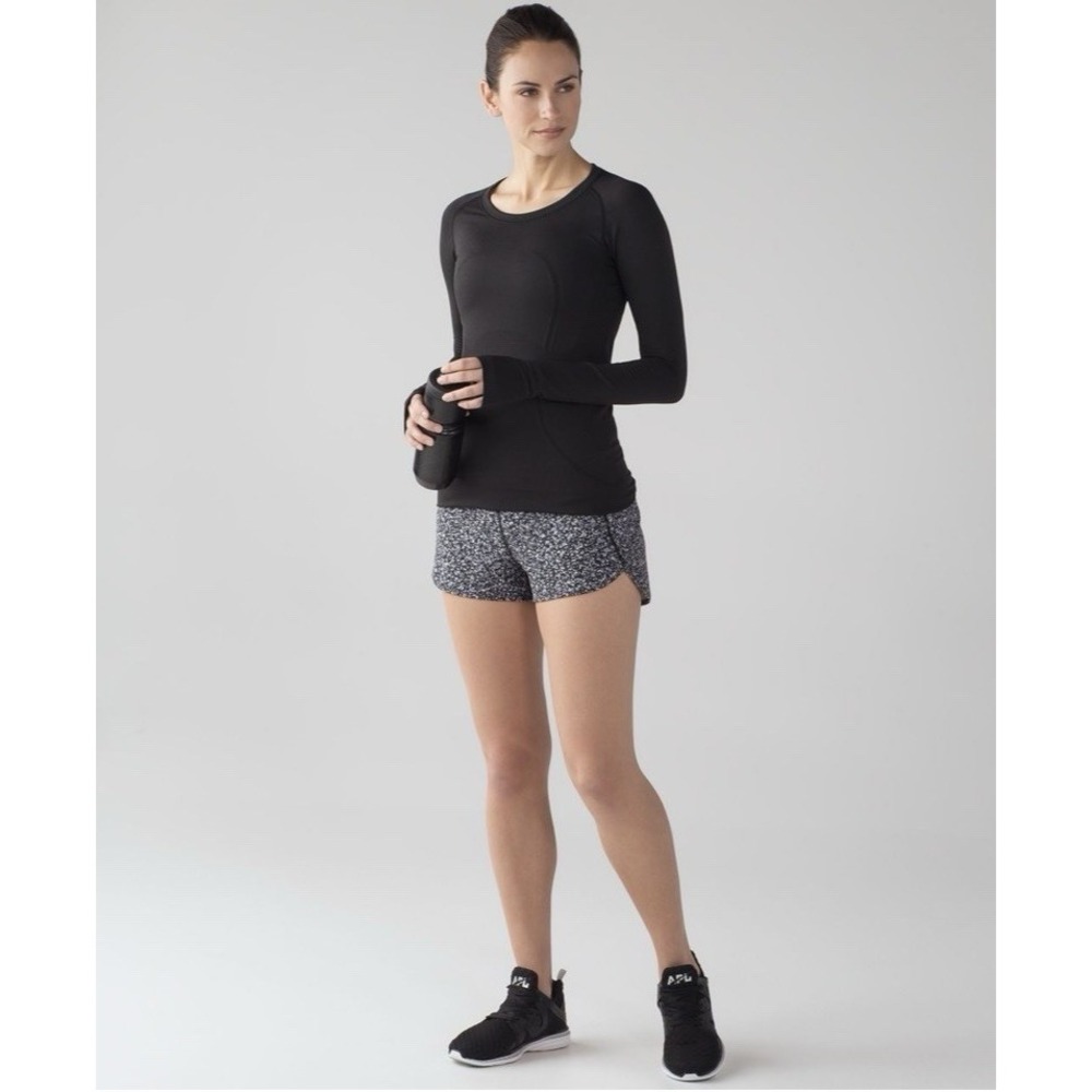 Lululemon Speed Up Shorts 2.5" Lined Black White Floral Size 4 Running Gym CUTE